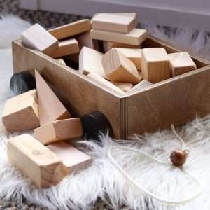 Amish-gefertigter Holz-Ziehwagen für Kleinkinder mit Holzbausteinen