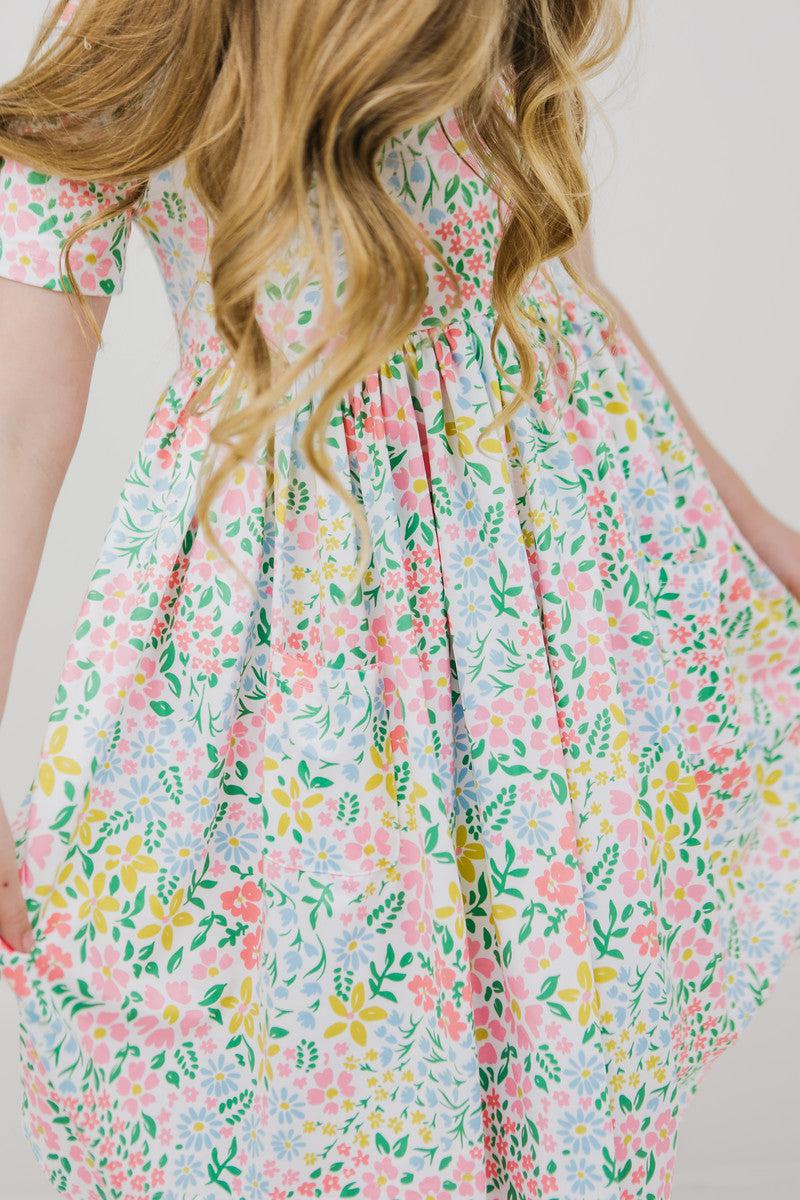 Daffodils Kleid mit schwingendem Rock – Taschen, Kurzarm