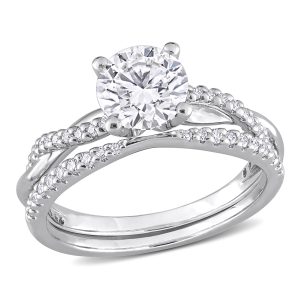Mimi & Max 1 1/2ct DEW Crossover Verlobungsring – synthetischer Moissanit, Sterlingsilber