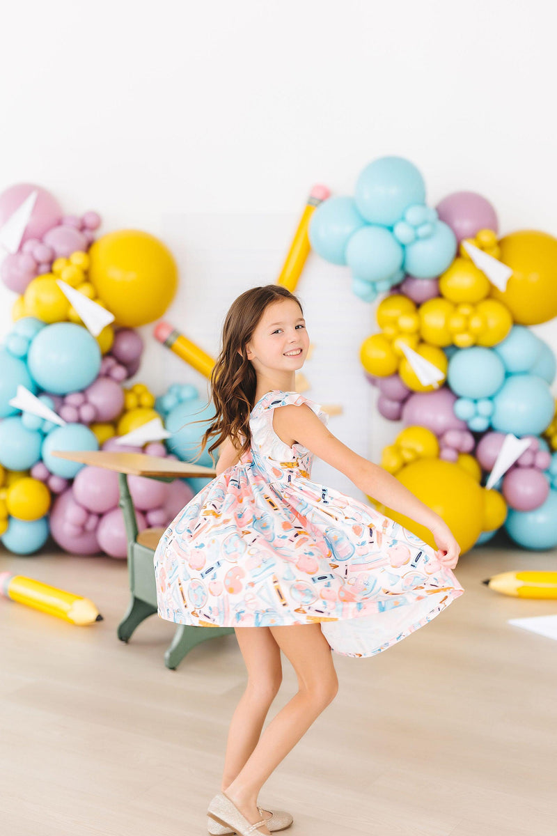 Class Act Kleid mit schwingendem Rock – Flügelärmel