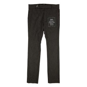 Schwarze Hose mit Nadelstreifen