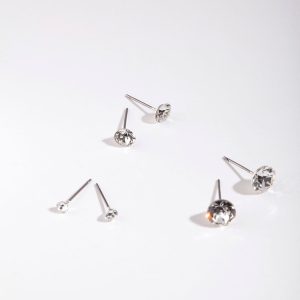 Silberfarbene abgestufte Ohrringe mit Diamantimitat, 3er-Pack