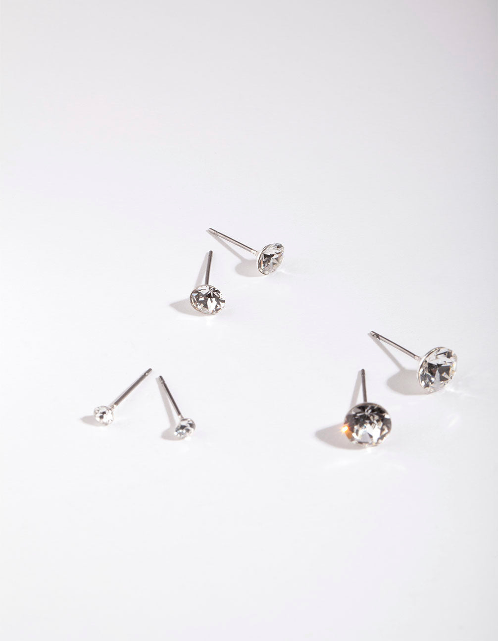 Silberfarbene abgestufte Ohrringe mit Diamantimitat, 3er-Pack