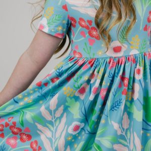 Breeze Kleid mit schwingendem Rock – Frühling, Kurzarm