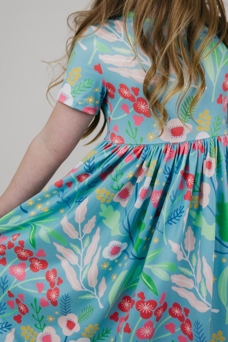 Breeze Kleid mit schwingendem Rock – Frühling, Kurzarm