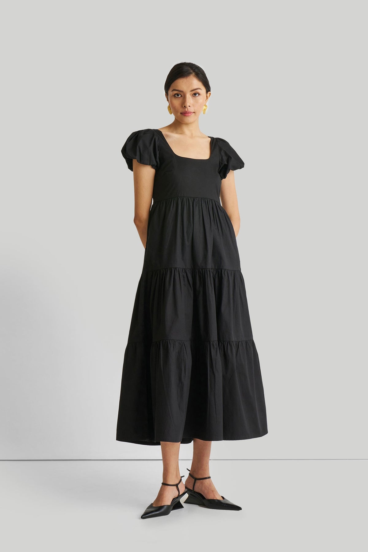 Maxikleid – Puffärmel, mehrstufig, Schwarz