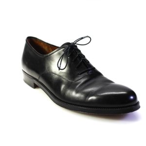 Salvatore Ferragamo Salvatore Herren-Derby-Schuhe aus schwarzem Leder mit mandelförmiger Zehenpartie