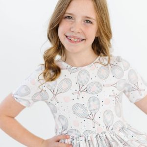 Game, Match Kleid mit schwingendem Rock – Taschen, Kurzarm, Set