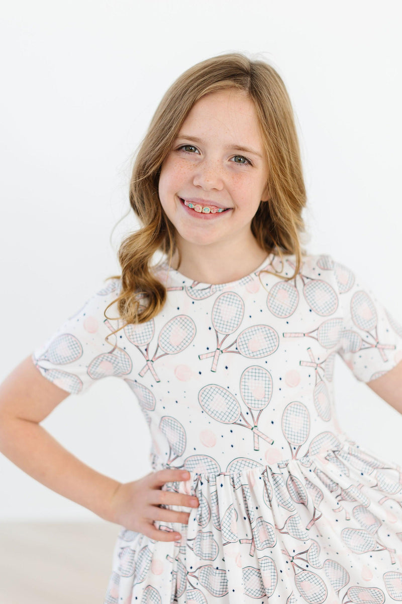 Game, Match Kleid mit schwingendem Rock – Taschen, Kurzarm, Set