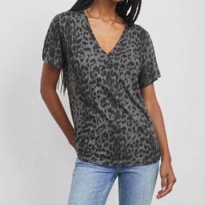 Cara Umber Oberteil mit Leopardenmuster – Dunkelgrau