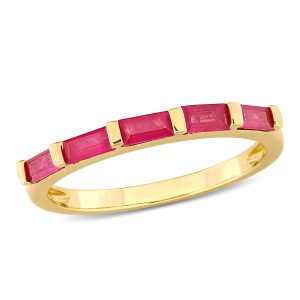 Mimi & Max modischer Ring mit fünf Rubinen, 4/5 ct TGW, 10 K Gelbgold