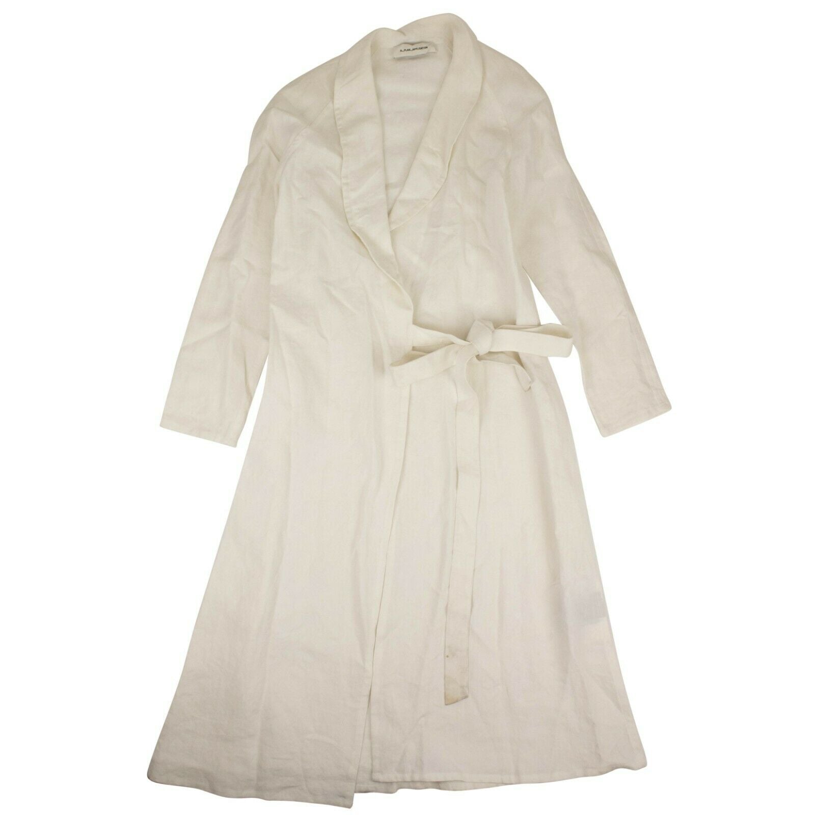 Weißes Kleid mit Taillenband