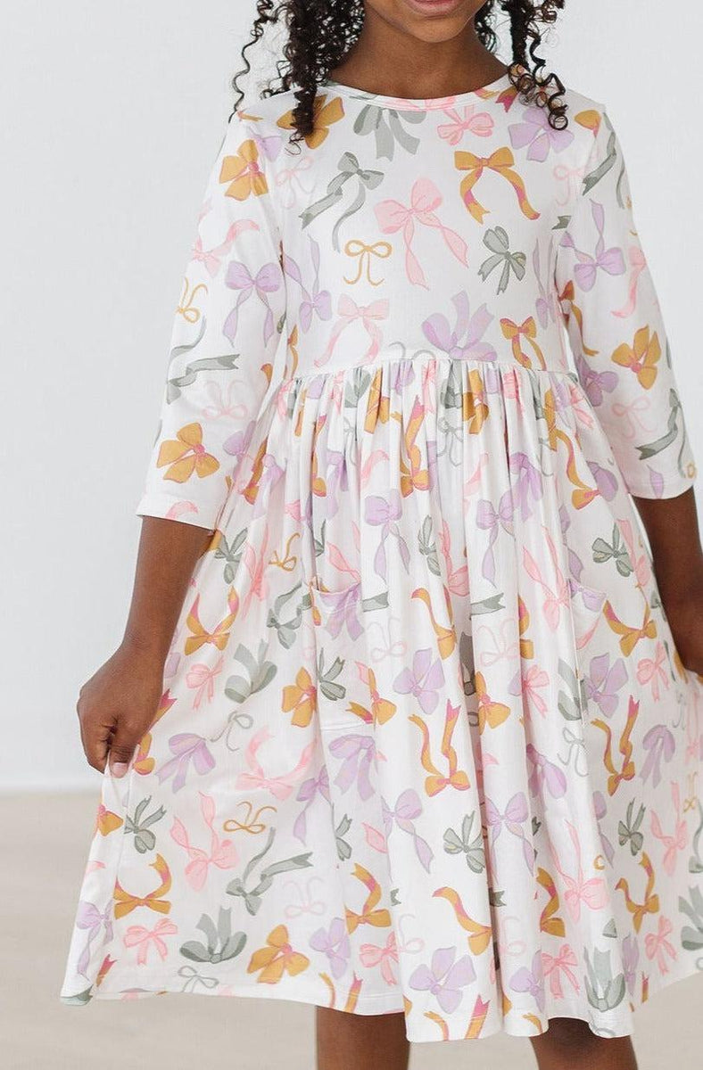 Boho Kleid mit schwingendem Rock – 3/4-Ärmel, Taschen, Schleifen