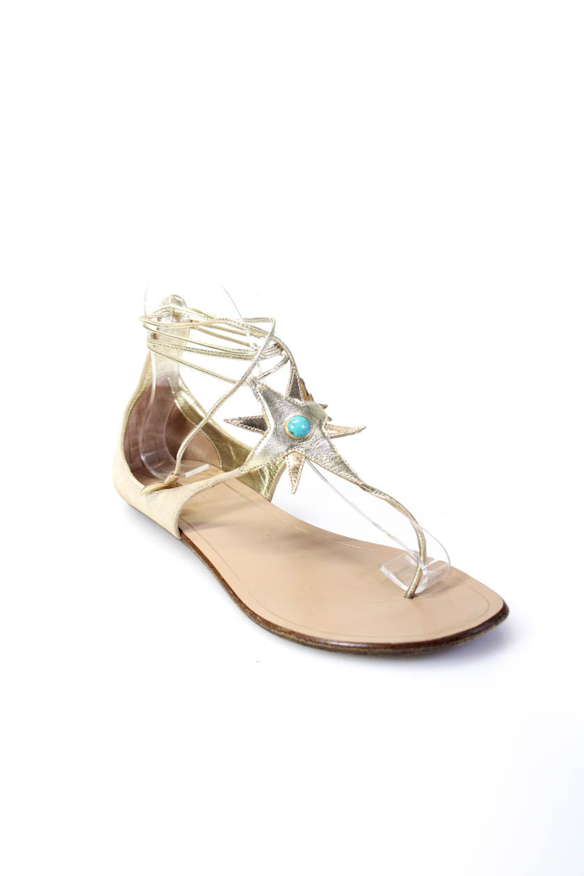 Aquazzura verzierte flache Damen-Sandalen mit T-Riemen – Gold/Beige