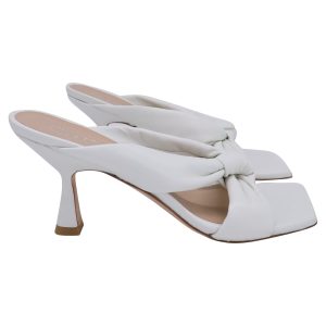 Stuart Weitzman Playa 75 Knot Pantoletten – Leder, Weiß