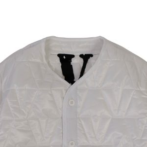 Weiße gesteppte Jacke mit V-Logo
