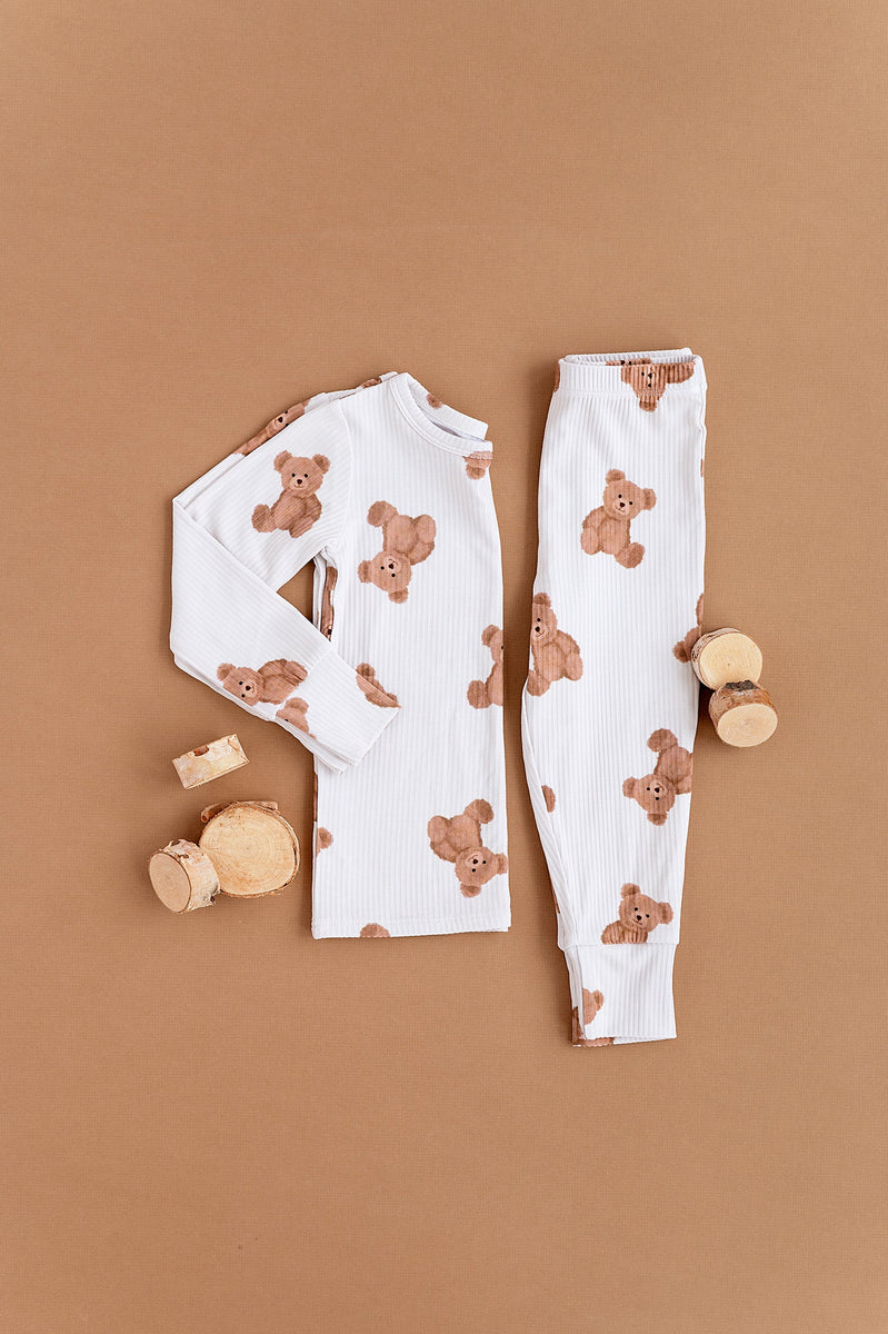 Geripptes zweiteiliges langes Set – Bear