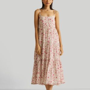 Gestuftes Maxikleid mit Trägern und rosa Blumenmuster