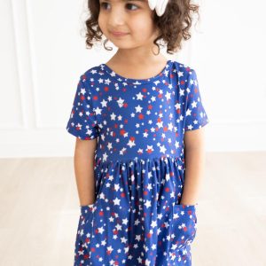 Star Bright Kleid mit schwingendem Rock – Taschen, Kurzarm