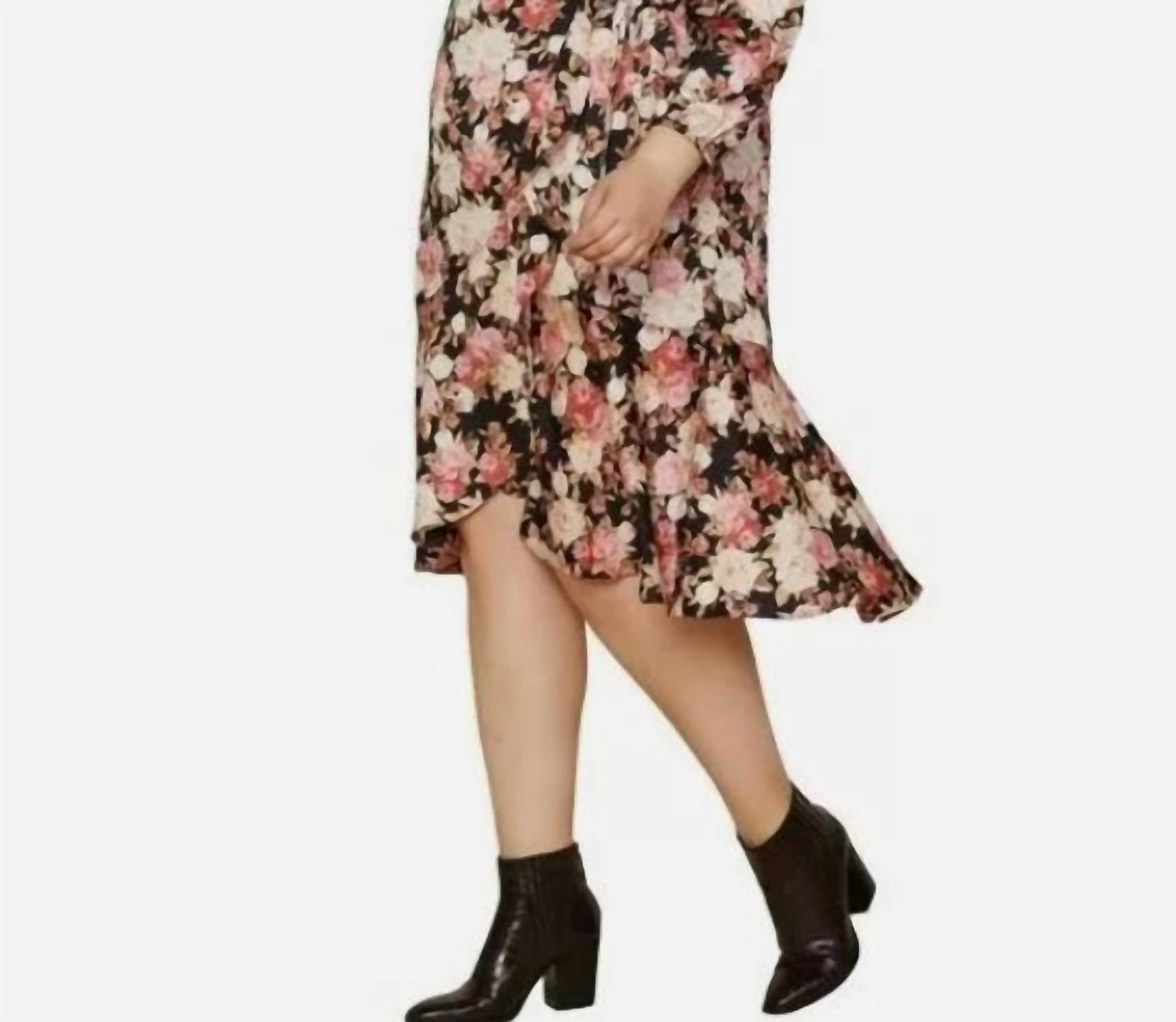 Midi-Wickelkleid mit Rosenmuster und Rüschenbesatz in großen Größen – Schwarz