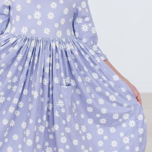 Dainty Daisies Kleid mit schwingendem Rock – 3/4-Ärmel, Taschen