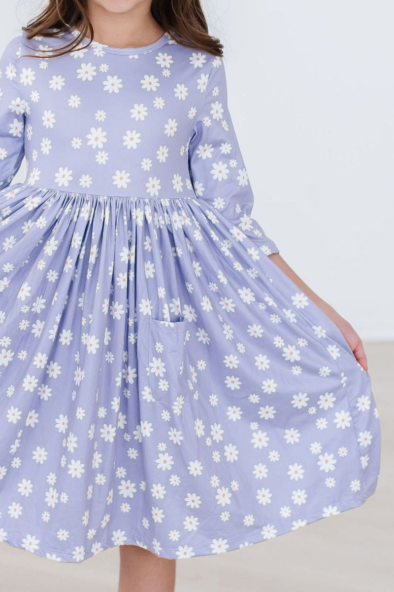 Dainty Daisies Kleid mit schwingendem Rock – 3/4-Ärmel, Taschen