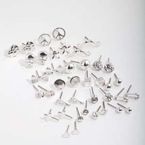 Silberfarbene Bowtie-Ohrringe im Mismatch-Design, 20er-Pack