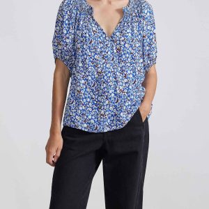 Esparta Kurzarmtop im Design Piet Floral Blue