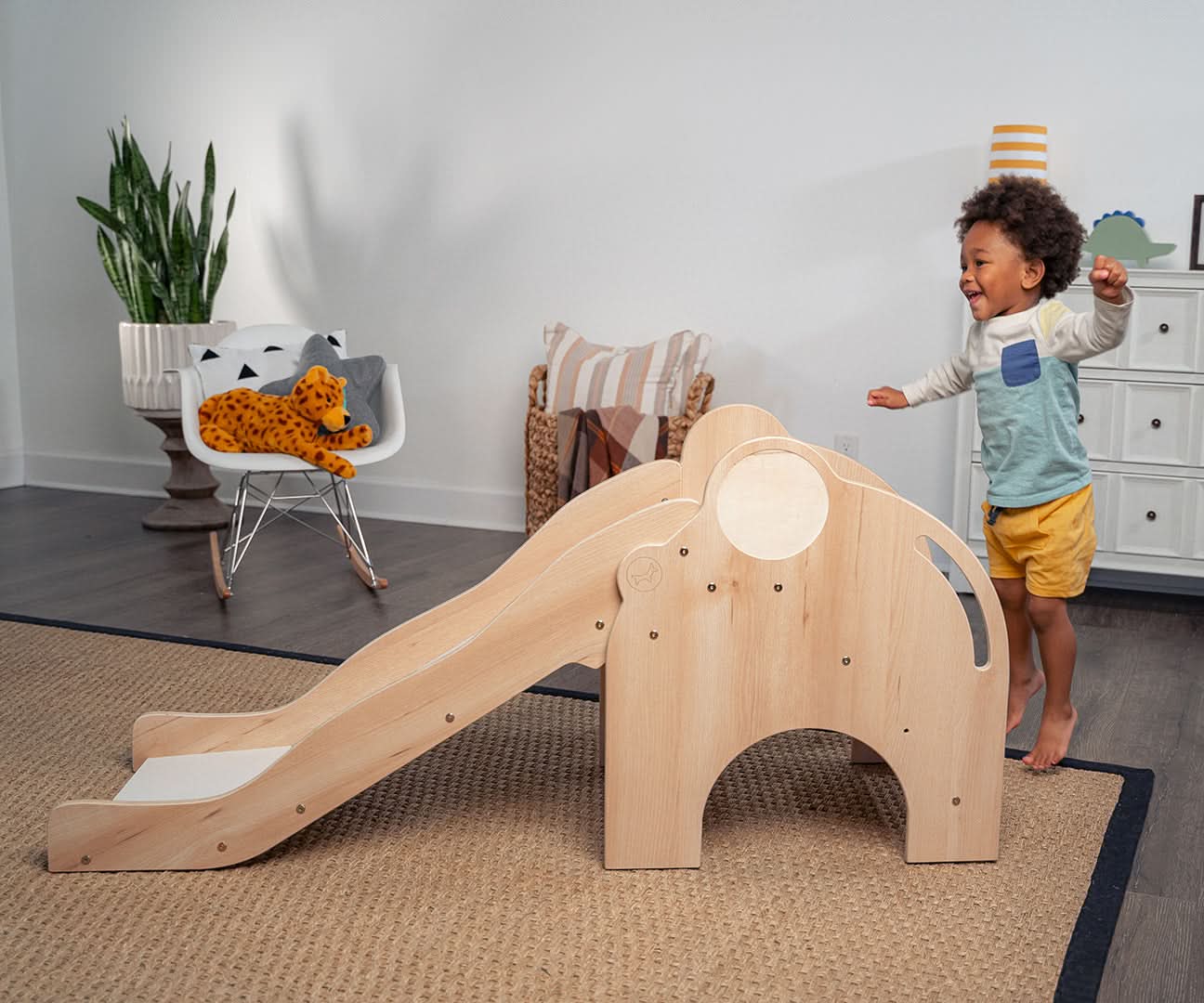 Avenlur Nima umweltfreundliche Holzrutsche in Elefantenform für Babys und Kleinkinder