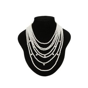 Mehrlagige Halskette mit Perlen und Strass